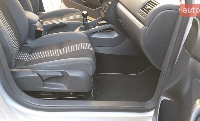 Сірий Фольксваген Гольф, об'ємом двигуна 1.6 л та пробігом 228 тис. км за 6500 $, фото 29 на Automoto.ua