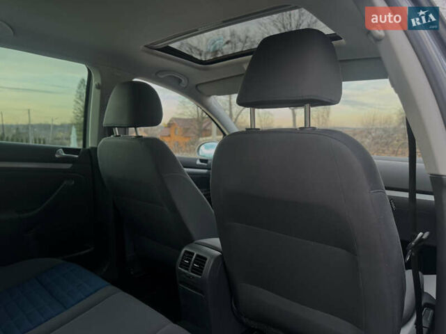 Серый Фольксваген Гольф, объемом двигателя 1.6 л и пробегом 170 тыс. км за 6600 $, фото 71 на Automoto.ua