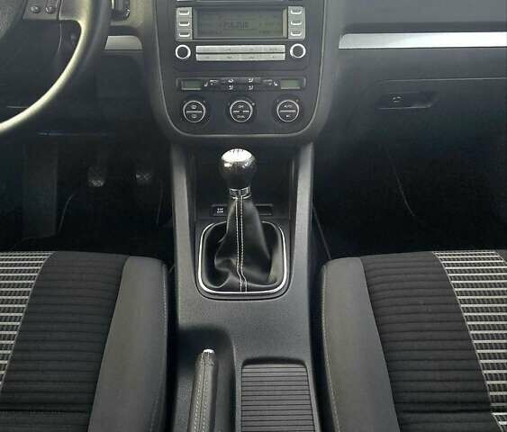 Серый Фольксваген Гольф, объемом двигателя 1.6 л и пробегом 299 тыс. км за 6790 $, фото 24 на Automoto.ua