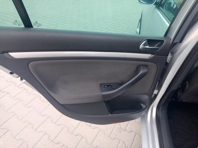 Серый Фольксваген Гольф, объемом двигателя 1.6 л и пробегом 240 тыс. км за 6500 $, фото 13 на Automoto.ua