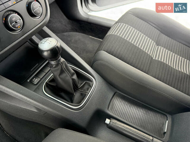 Серый Фольксваген Гольф, объемом двигателя 1.4 л и пробегом 203 тыс. км за 5950 $, фото 40 на Automoto.ua