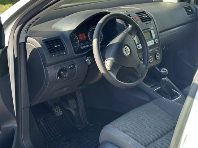 Серый Фольксваген Гольф, объемом двигателя 1.4 л и пробегом 217 тыс. км за 5450 $, фото 5 на Automoto.ua