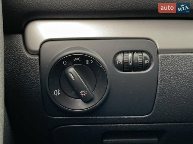 Серый Фольксваген Гольф, объемом двигателя 1.4 л и пробегом 228 тыс. км за 6899 $, фото 39 на Automoto.ua