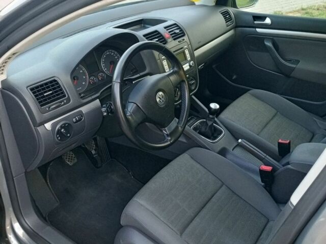 Серый Фольксваген Гольф, объемом двигателя 1.6 л и пробегом 196 тыс. км за 6399 $, фото 9 на Automoto.ua