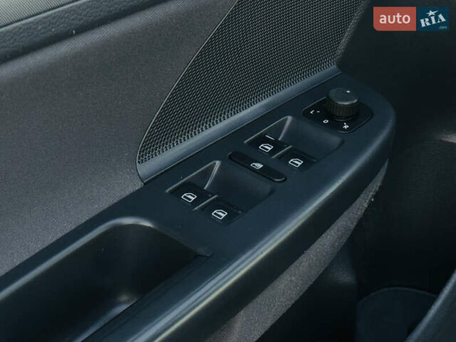 Сірий Фольксваген Гольф, об'ємом двигуна 1.6 л та пробігом 170 тис. км за 6600 $, фото 44 на Automoto.ua