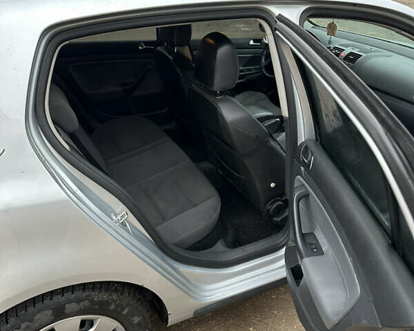 Серый Фольксваген Гольф, объемом двигателя 1.6 л и пробегом 320 тыс. км за 6299 $, фото 5 на Automoto.ua