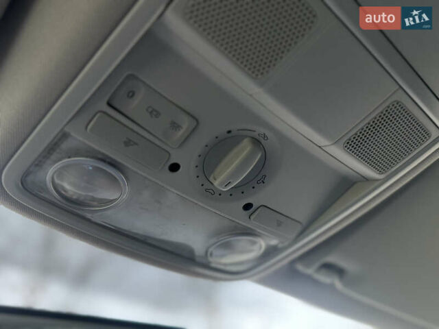 Серый Фольксваген Гольф, объемом двигателя 1.6 л и пробегом 170 тыс. км за 6600 $, фото 58 на Automoto.ua