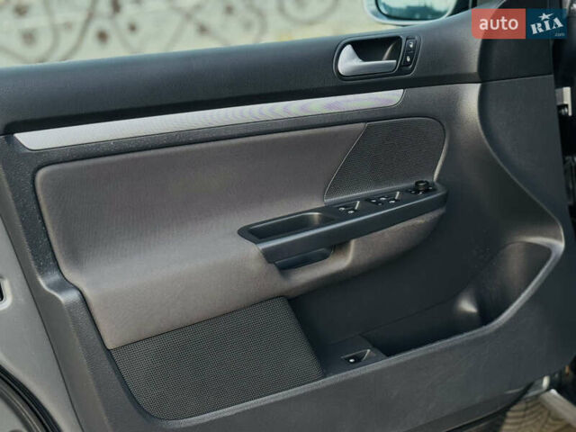 Серый Фольксваген Гольф, объемом двигателя 1.6 л и пробегом 170 тыс. км за 6600 $, фото 31 на Automoto.ua