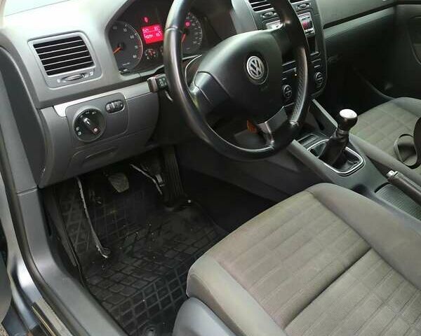 Серый Фольксваген Гольф, объемом двигателя 1.6 л и пробегом 310 тыс. км за 6100 $, фото 8 на Automoto.ua