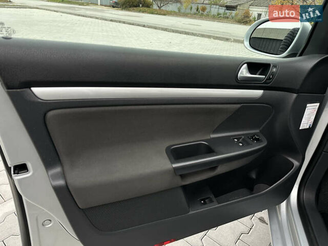 Серый Фольксваген Гольф, объемом двигателя 1.4 л и пробегом 249 тыс. км за 5999 $, фото 26 на Automoto.ua