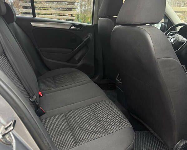 Серый Фольксваген Гольф, объемом двигателя 1.6 л и пробегом 231 тыс. км за 7400 $, фото 31 на Automoto.ua