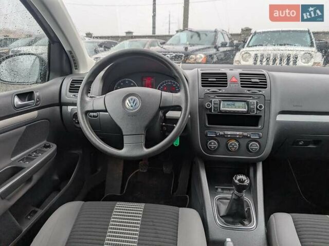 Серый Фольксваген Гольф, объемом двигателя 1.6 л и пробегом 177 тыс. км за 6650 $, фото 39 на Automoto.ua