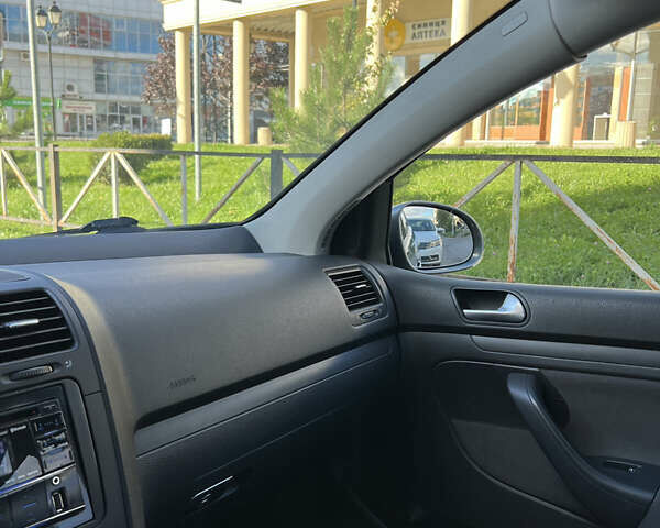 Сірий Фольксваген Гольф, об'ємом двигуна 1.4 л та пробігом 260 тис. км за 6000 $, фото 10 на Automoto.ua