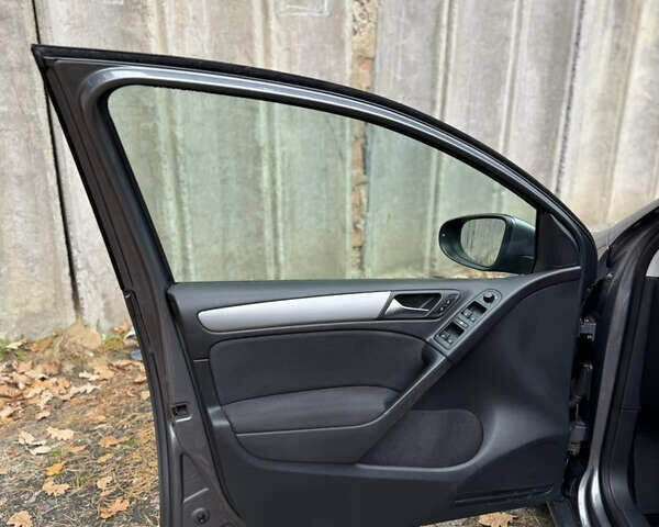 Серый Фольксваген Гольф, объемом двигателя 1.4 л и пробегом 217 тыс. км за 6300 $, фото 24 на Automoto.ua