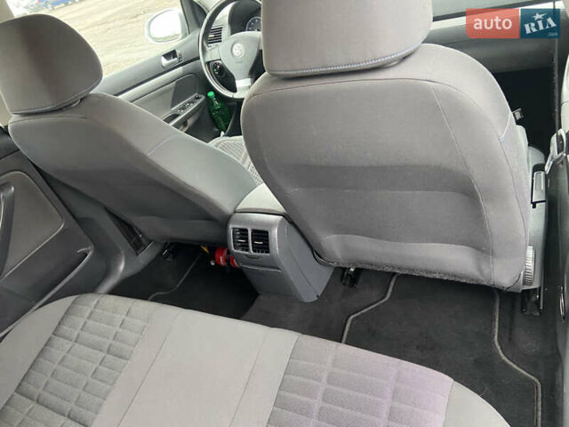 Серый Фольксваген Гольф, объемом двигателя 1.4 л и пробегом 191 тыс. км за 6350 $, фото 29 на Automoto.ua