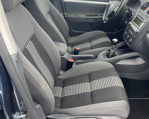 Серый Фольксваген Гольф, объемом двигателя 1.4 л и пробегом 231 тыс. км за 5950 $, фото 13 на Automoto.ua