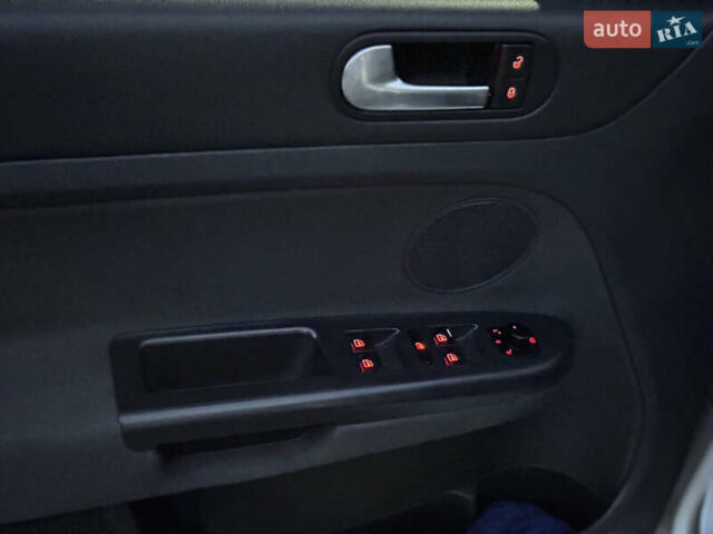 Серый Фольксваген Гольф, объемом двигателя 1.6 л и пробегом 248 тыс. км за 7200 $, фото 60 на Automoto.ua