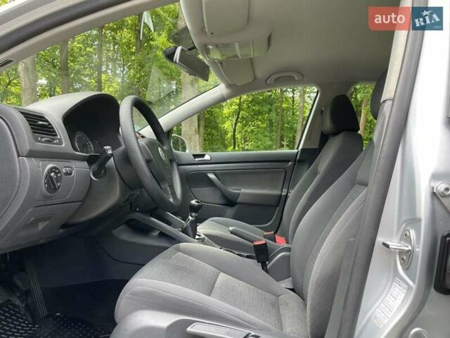 Сірий Фольксваген Гольф, об'ємом двигуна 1.4 л та пробігом 209 тис. км за 6500 $, фото 4 на Automoto.ua