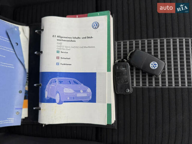 Серый Фольксваген Гольф, объемом двигателя 1.6 л и пробегом 227 тыс. км за 6300 $, фото 98 на Automoto.ua