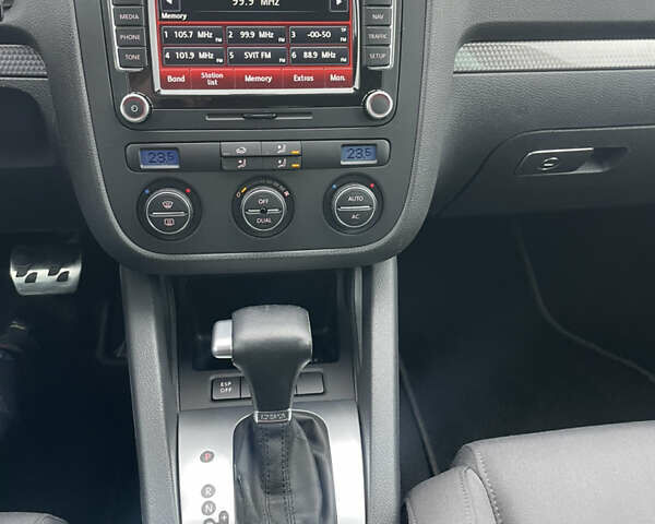 Сірий Фольксваген Гольф, об'ємом двигуна 1.39 л та пробігом 200 тис. км за 8000 $, фото 10 на Automoto.ua