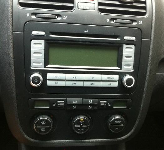 Серый Фольксваген Гольф, объемом двигателя 1.9 л и пробегом 208 тыс. км за 8221 $, фото 5 на Automoto.ua