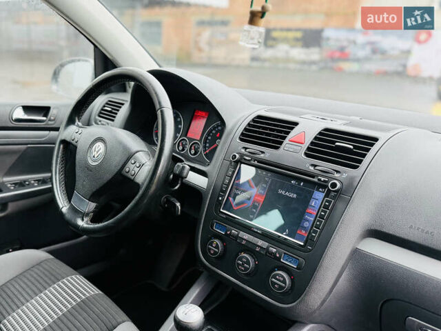 Серый Фольксваген Гольф, объемом двигателя 1.6 л и пробегом 245 тыс. км за 6650 $, фото 35 на Automoto.ua