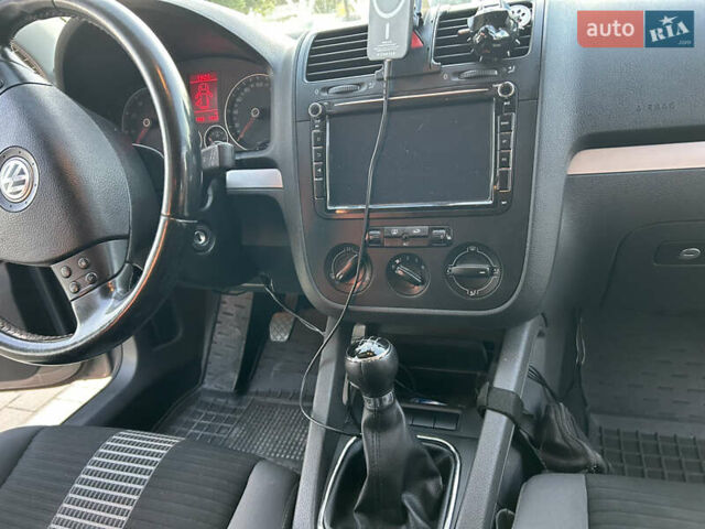 Сірий Фольксваген Гольф, об'ємом двигуна 1.39 л та пробігом 241 тис. км за 6199 $, фото 3 на Automoto.ua