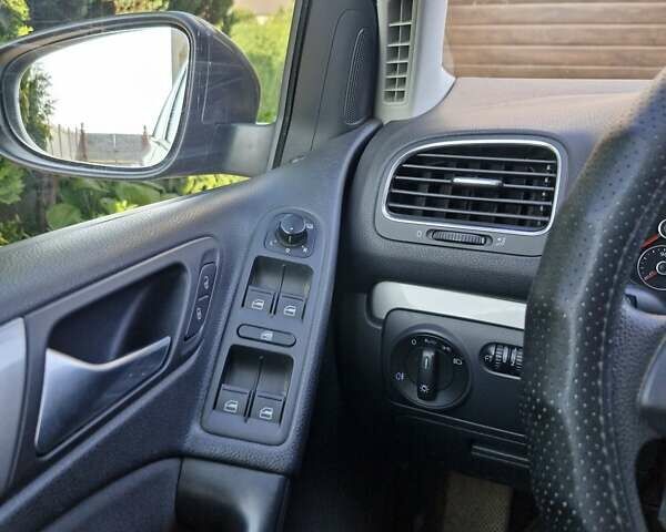 Серый Фольксваген Гольф, объемом двигателя 1.39 л и пробегом 157 тыс. км за 7200 $, фото 26 на Automoto.ua