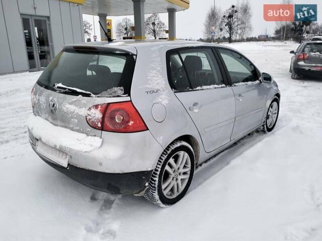 Серый Фольксваген Гольф, объемом двигателя 1.6 л и пробегом 225 тыс. км за 5750 $, фото 2 на Automoto.ua