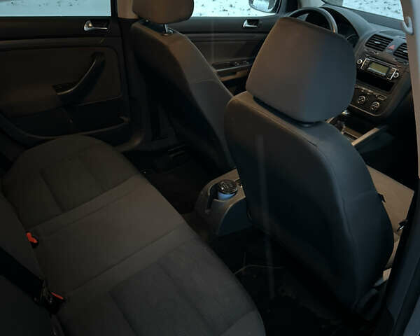 Серый Фольксваген Гольф, объемом двигателя 1.6 л и пробегом 193 тыс. км за 6500 $, фото 6 на Automoto.ua