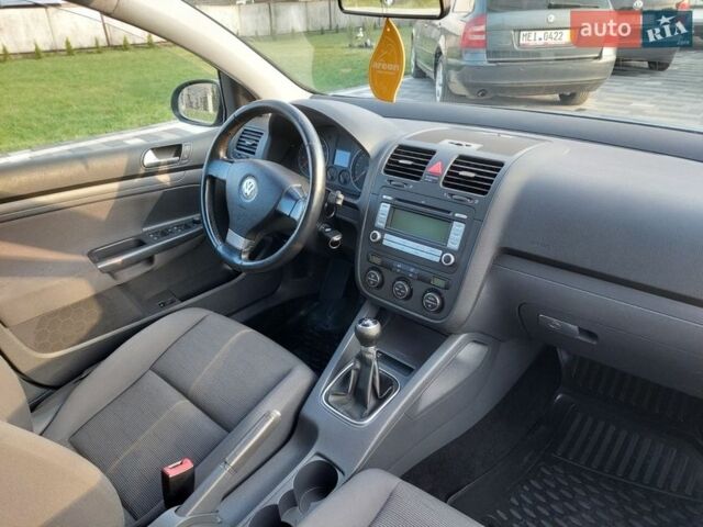 Серый Фольксваген Гольф, объемом двигателя 1.6 л и пробегом 218 тыс. км за 5900 $, фото 6 на Automoto.ua