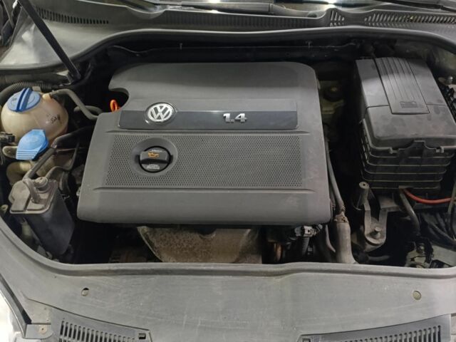 Серый Фольксваген Гольф, объемом двигателя 1.4 л и пробегом 1 тыс. км за 5400 $, фото 7 на Automoto.ua