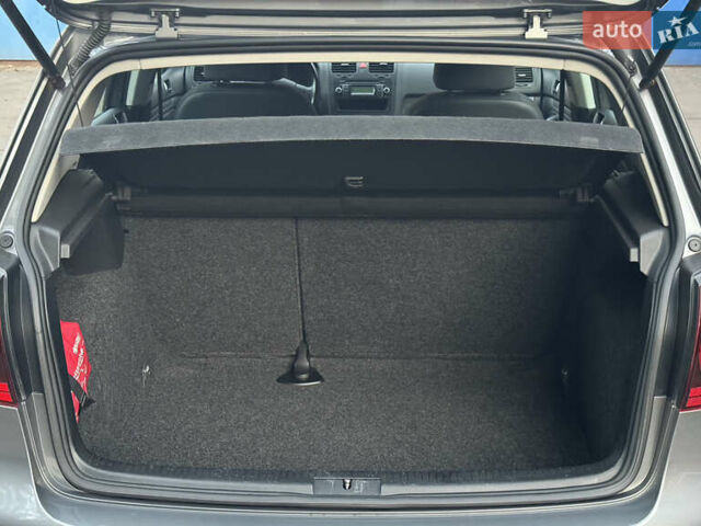 Серый Фольксваген Гольф, объемом двигателя 1.6 л и пробегом 232 тыс. км за 6799 $, фото 44 на Automoto.ua