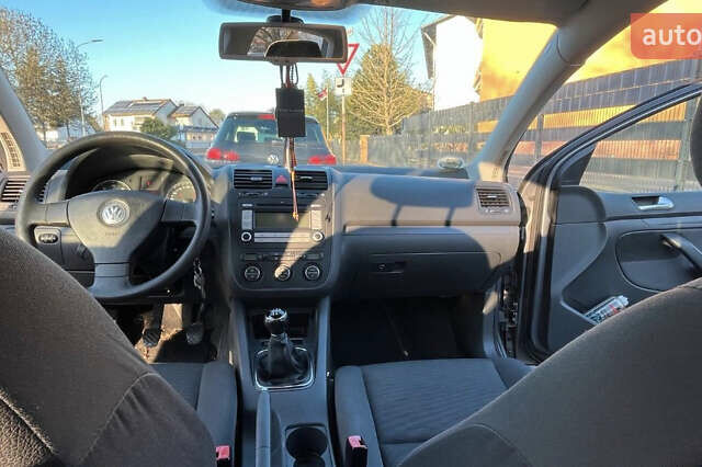 Сірий Фольксваген Гольф, об'ємом двигуна 1.6 л та пробігом 190 тис. км за 5399 $, фото 2 на Automoto.ua