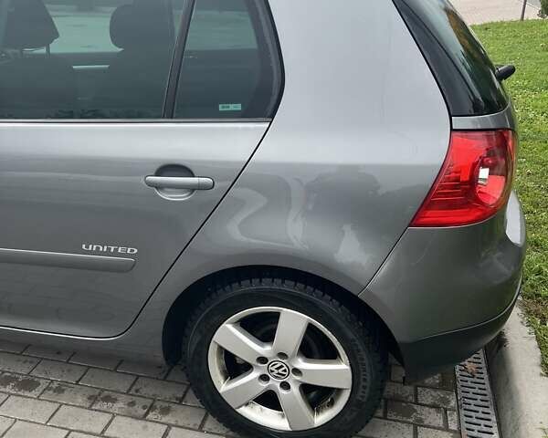 Серый Фольксваген Гольф, объемом двигателя 1.4 л и пробегом 325 тыс. км за 5000 $, фото 6 на Automoto.ua