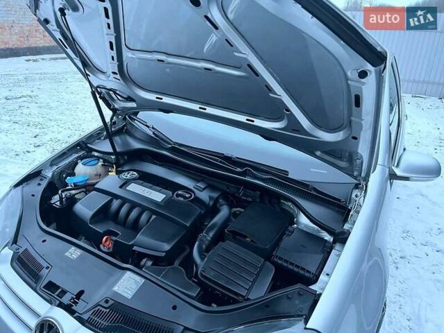 Серый Фольксваген Гольф, объемом двигателя 1.6 л и пробегом 180 тыс. км за 6600 $, фото 27 на Automoto.ua