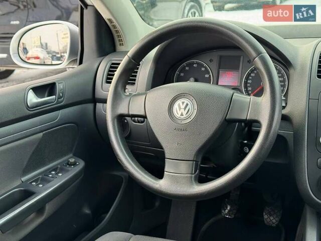 Серый Фольксваген Гольф, объемом двигателя 1.6 л и пробегом 277 тыс. км за 6700 $, фото 22 на Automoto.ua