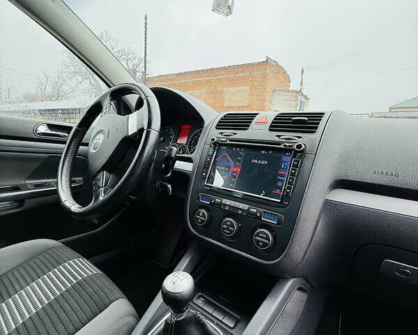 Серый Фольксваген Гольф, объемом двигателя 1.6 л и пробегом 245 тыс. км за 6650 $, фото 47 на Automoto.ua