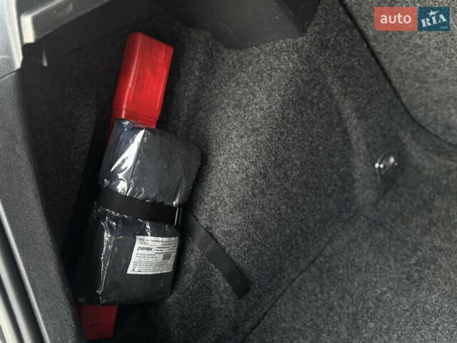 Серый Фольксваген Гольф, объемом двигателя 1.6 л и пробегом 170 тыс. км за 6600 $, фото 81 на Automoto.ua