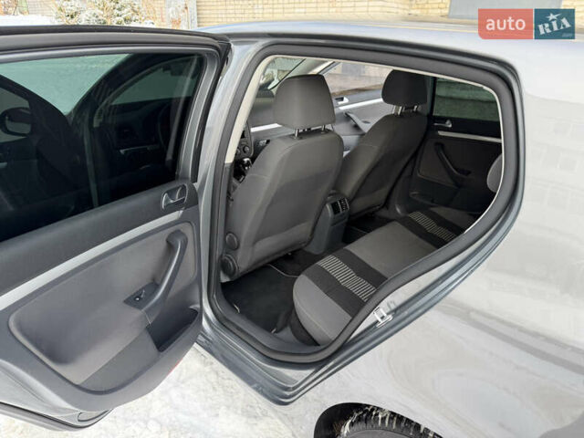 Серый Фольксваген Гольф, объемом двигателя 1.4 л и пробегом 203 тыс. км за 5950 $, фото 29 на Automoto.ua