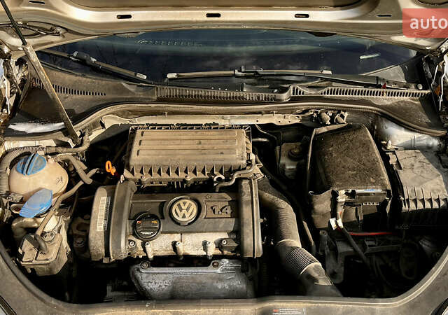 Серый Фольксваген Гольф, объемом двигателя 1.4 л и пробегом 217 тыс. км за 5649 $, фото 21 на Automoto.ua
