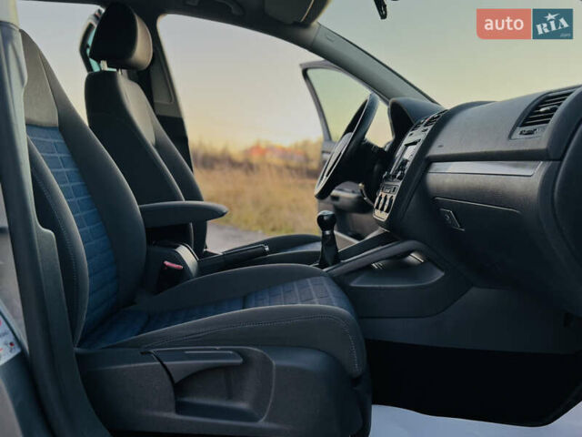 Сірий Фольксваген Гольф, об'ємом двигуна 1.6 л та пробігом 170 тис. км за 6600 $, фото 39 на Automoto.ua