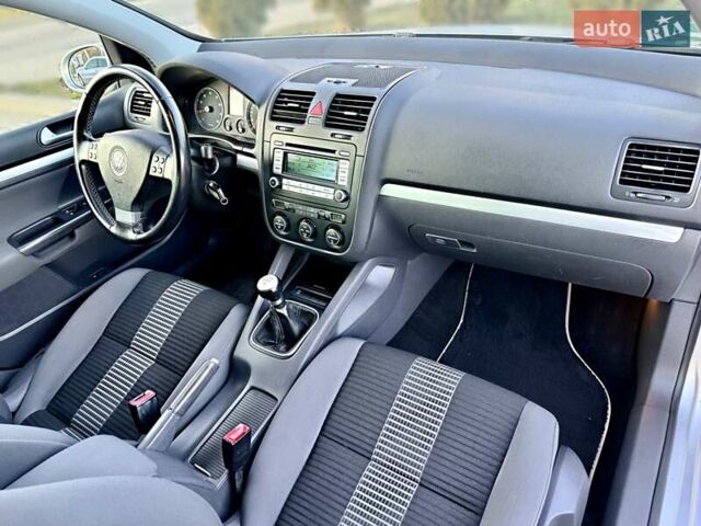 Сірий Фольксваген Гольф, об'ємом двигуна 1.6 л та пробігом 200 тис. км за 5790 $, фото 41 на Automoto.ua