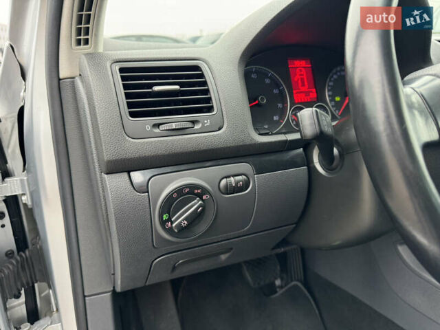 Сірий Фольксваген Гольф, об'ємом двигуна 1.4 л та пробігом 217 тис. км за 7800 $, фото 47 на Automoto.ua