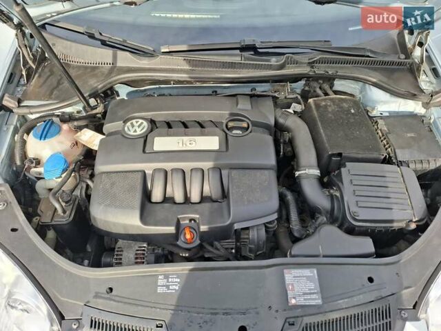 Сірий Фольксваген Гольф, об'ємом двигуна 1.6 л та пробігом 196 тис. км за 6800 $, фото 23 на Automoto.ua