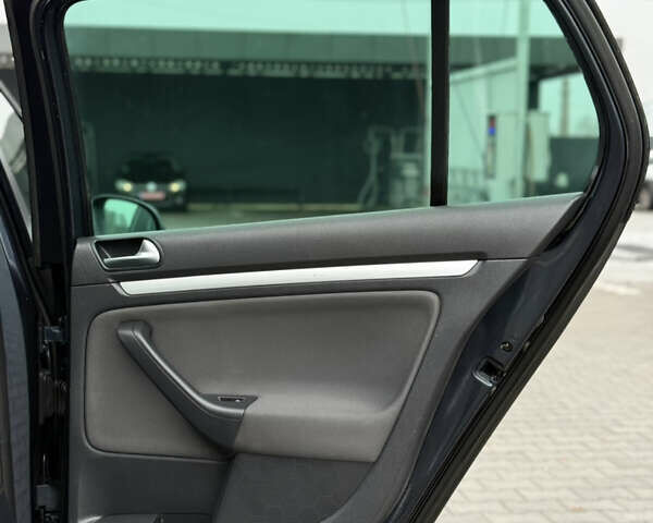 Серый Фольксваген Гольф, объемом двигателя 1.6 л и пробегом 227 тыс. км за 6300 $, фото 73 на Automoto.ua