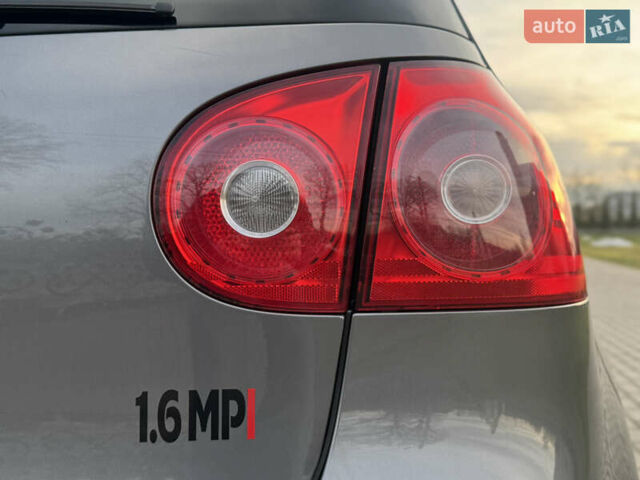 Серый Фольксваген Гольф, объемом двигателя 1.6 л и пробегом 170 тыс. км за 6600 $, фото 22 на Automoto.ua