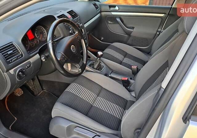 Сірий Фольксваген Гольф, об'ємом двигуна 1.39 л та пробігом 240 тис. км за 6500 $, фото 17 на Automoto.ua