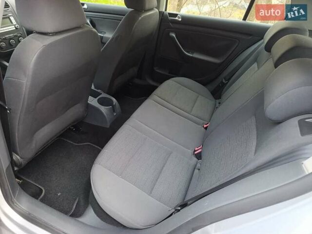 Серый Фольксваген Гольф, объемом двигателя 1.6 л и пробегом 280 тыс. км за 6500 $, фото 23 на Automoto.ua