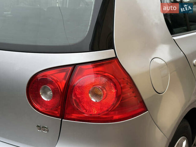 Сірий Фольксваген Гольф, об'ємом двигуна 1.6 л та пробігом 200 тис. км за 6999 $, фото 30 на Automoto.ua